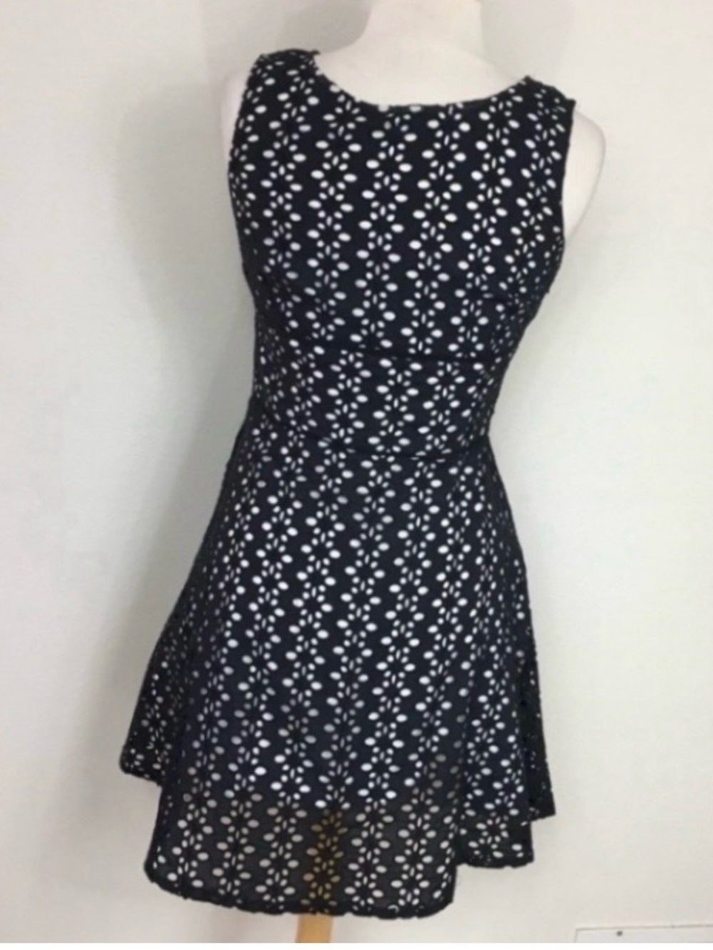 5/48 Womens Black White Eyelet Sleeveless Fit & Flare Mini Dress Size 6 Classic